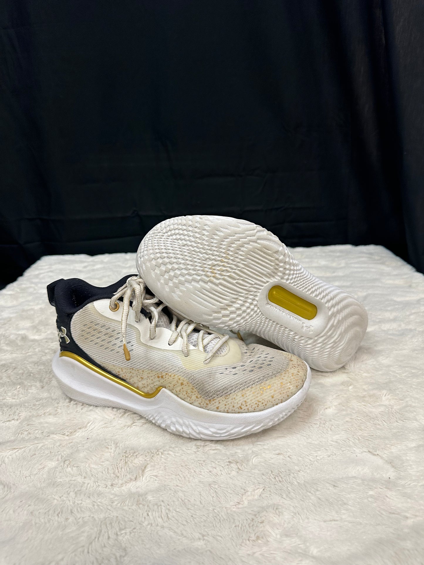 Under armor basketball sneakers